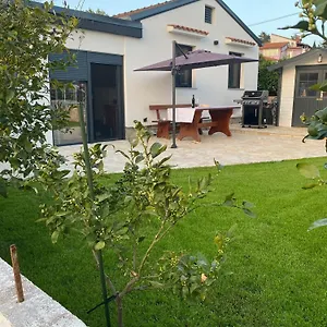 https://the-hous.in-istria.net